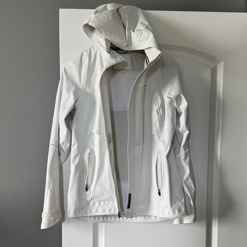 Nike Storm Fit Nike Running jacket, white hooded -women’s small